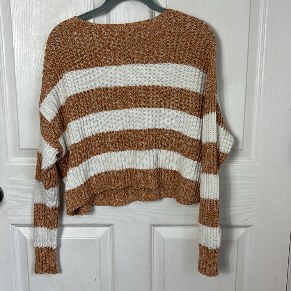 American Eagle Striped Tan and White Women's Slightly cropped Sweater sz Small - Picture 2 of 8